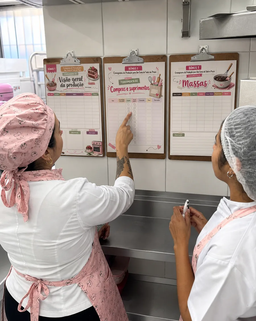 Material impresso do Festival de Fatias: 50 Receitas para Vender sendo usado de verdade